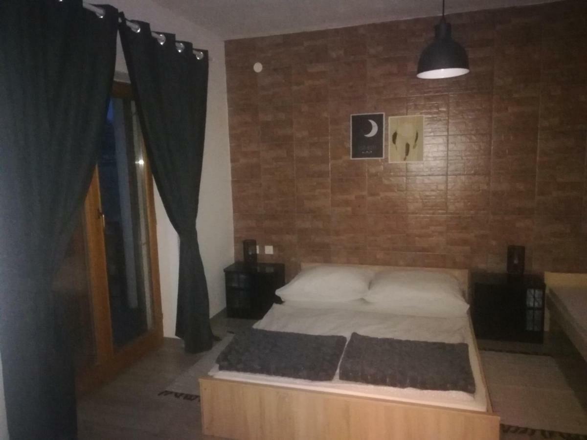Apartmani Marin Vukovar Eksteriør billede